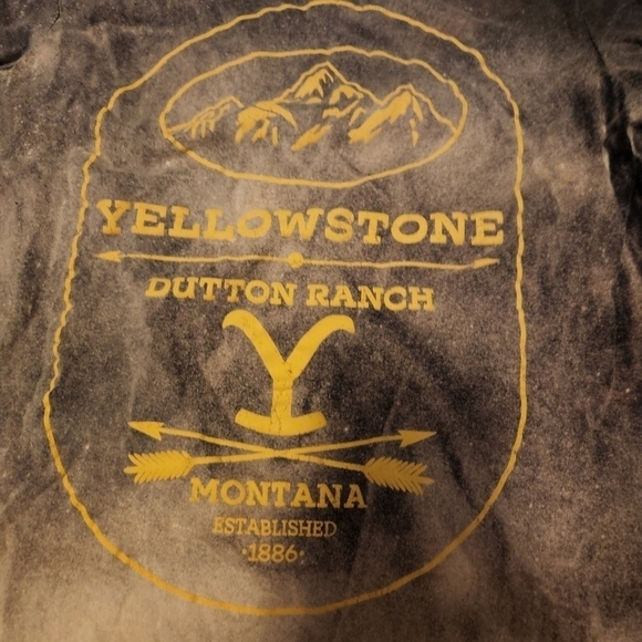 YELLOWSTONE Dutton Ranch distressed graphic tee size Small Custom New - Picture 2 of 4